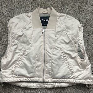 Zara Beige Cropped puffer Vest